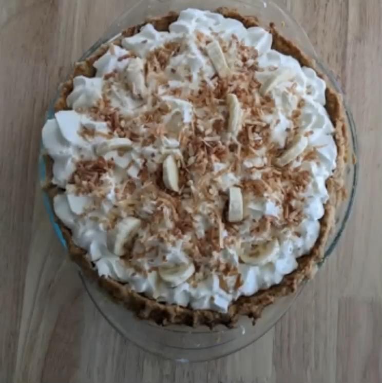 Homemade Coconut Bananna Cream Pie